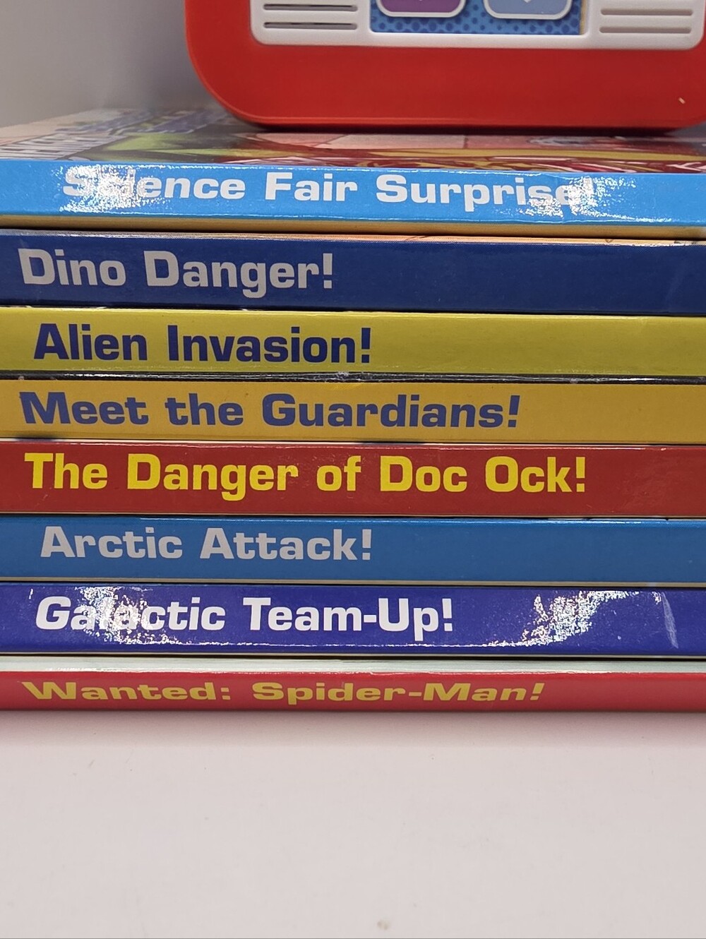 Marvel Super Heroes Me Reader Electronic Reader and 8-Book Library - Picture 2 of 2